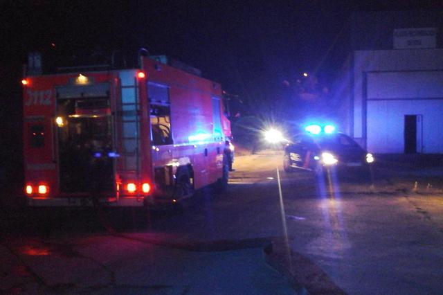 Incendi en una fàbrica del polígon El Pla