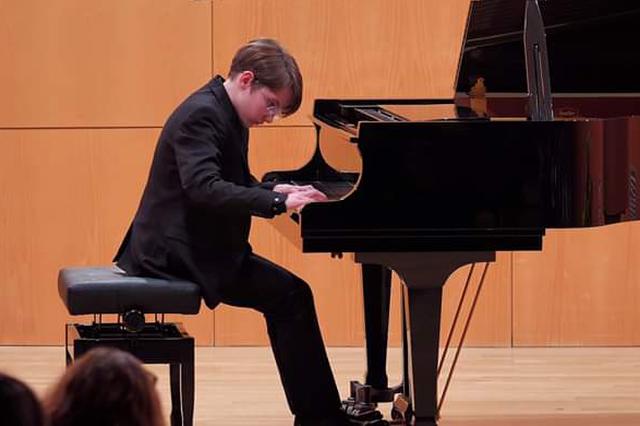 Deva Mira gana sendos premios en dos Concursos Internacionales de Piano