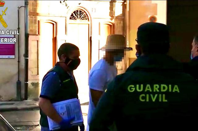 Detenido el actor porno Nacho Vidal por homicidio imprudente al inhalar vapores de veneno de sapo 
