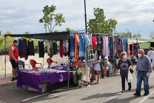 El mercado y el bus urbano, ya en marcha