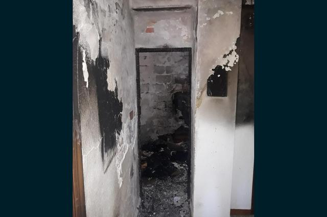Salvadas "in extremis" de morir en el incendio de su casa