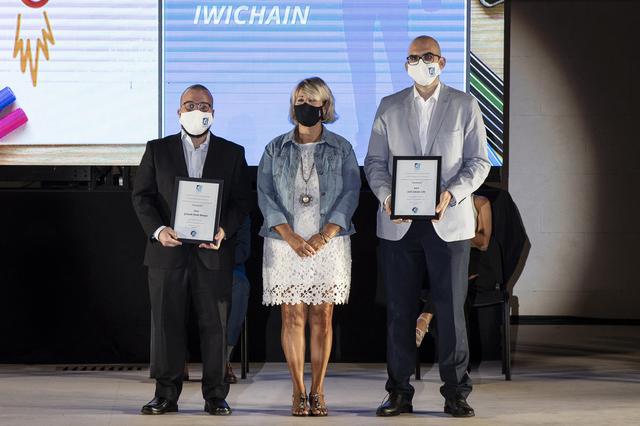 Tres ontinyentins reben el premi de la Fundació Empresa de la Universitat d'Alacant