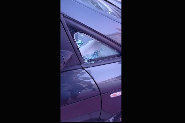 Actes vandàlics contra els cotxes del personal sanitari