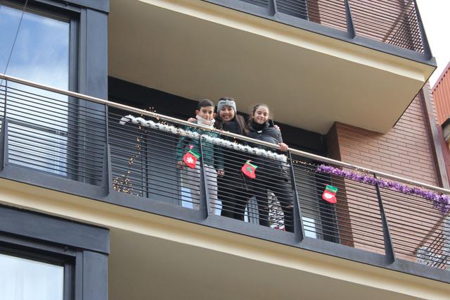 Llamamiento a decorar los balcones para recibir a los RRMM