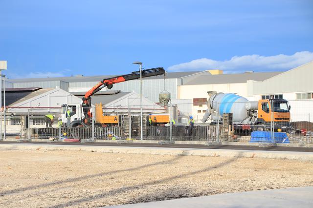 Inicien les obres del Burger King de la zona comercial de El Clariano