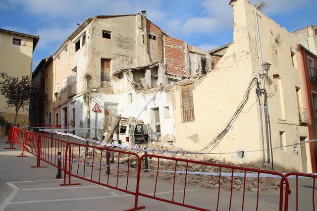 Se derrumba una vivienda en el barrio de La Vila de Ontinyent 