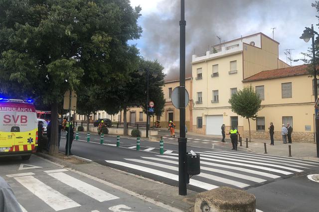 Incendi en una casa de l'avinguda Almansa d'Ontinyent