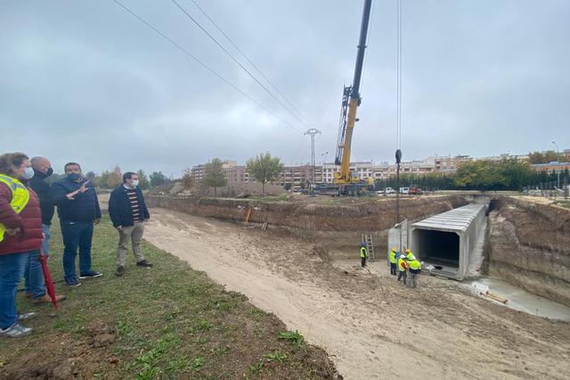 Ontinyent instal·la les canonades gegants de l’obres antiinundacions de Benarrai