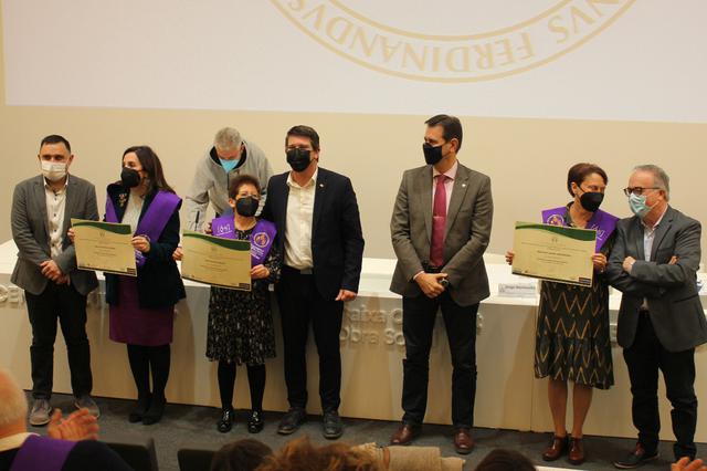 Es graduen dos promocions de “Unisocietat” al Campus d’Ontinyent