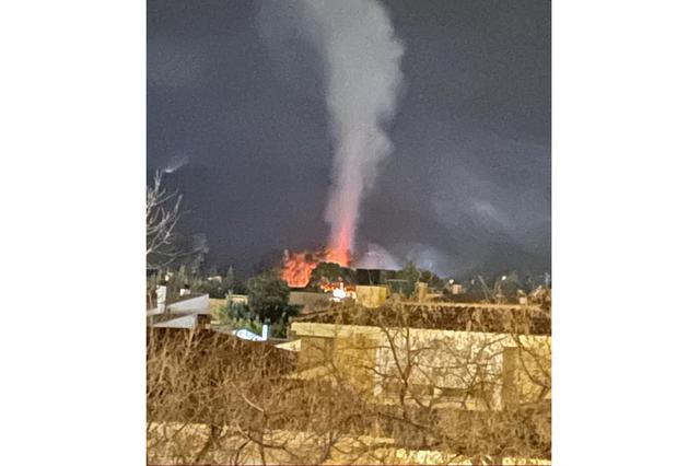 Un incendi alarma al camí Mossen Conca