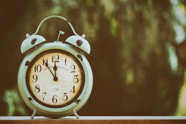 Firmes. ¡Cambien la hora!