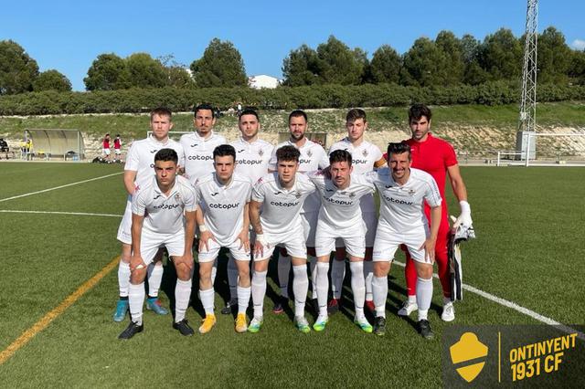 El Ontinyent 1931 arrasa en el derbi comarcal y alcanza el liderato