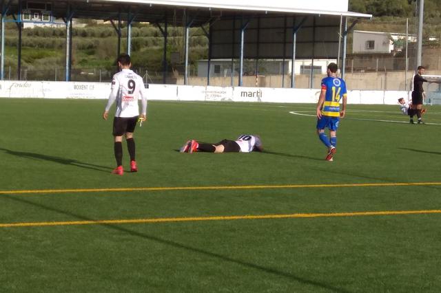 L'empat del CD Ontinyent l’allunya dels líders