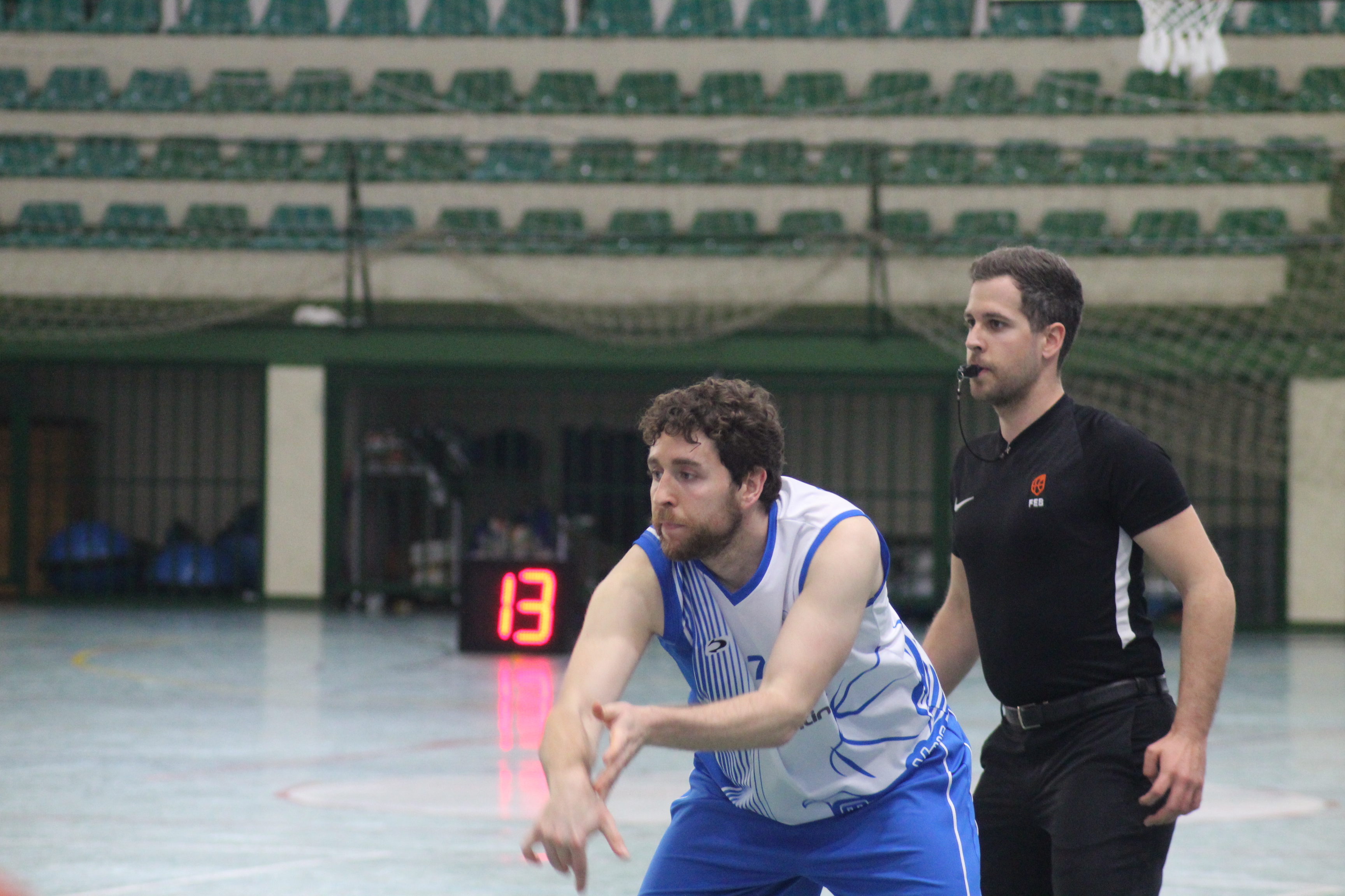 El ontinyentí Gonzalo Amador en un lance del juego