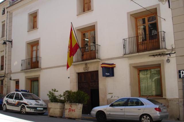 Detingut un home per negar-se reiteradament a complir el toc de queda 