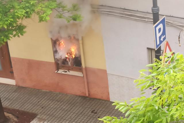 Un incendio calcina una vivenda en el Tirador