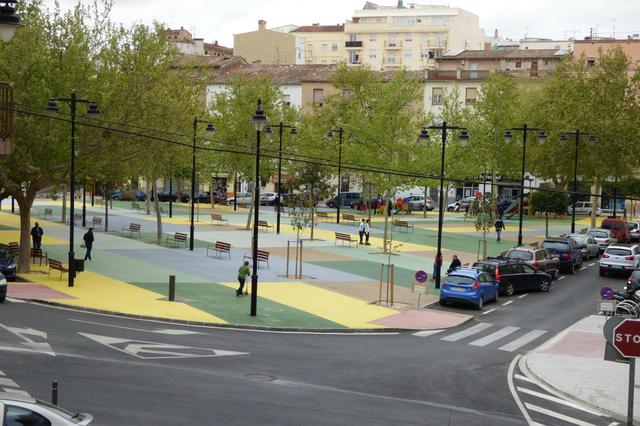 Dóna positiu per alcoholèmia després de xocar amb diversos cotxes