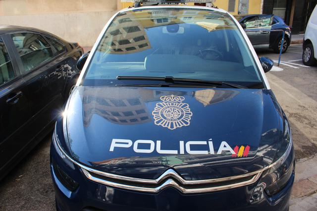 Detingut a Ontinyent un repartidor que va simular un robatori en l’interior del vehicle