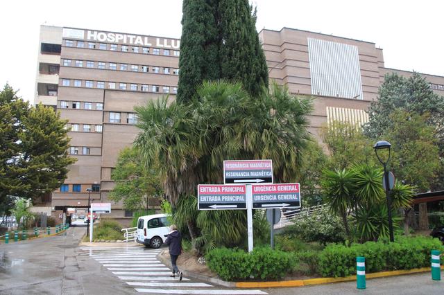 Assistit un home en bolcar amb el seu tractor a Albaida