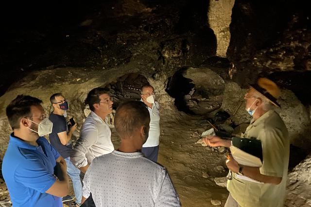 Troben indicis de l’època dels neandertals a l’excavació de l’Abric de l’Hedra