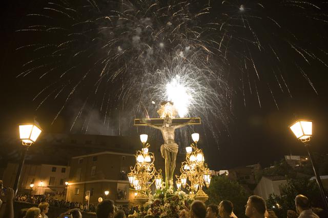 Una espectacle pirotècnic acompanyarà l’arribada del Crist a Sant Carles