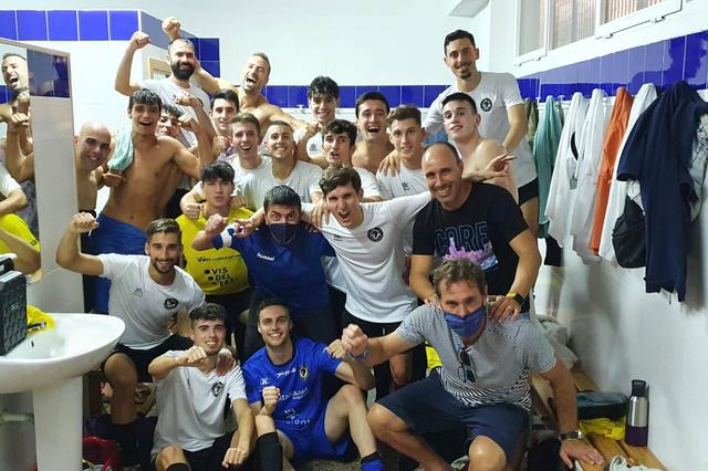 El CD Ontinyent s'emporta un partit de locura