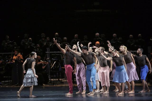 Ontinyent acull l’espectacle de música i dansa "Réquiem de Mozart" 