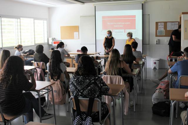 Ontinyent Participa inicia los talleres formativos en los institutos de la ciudad