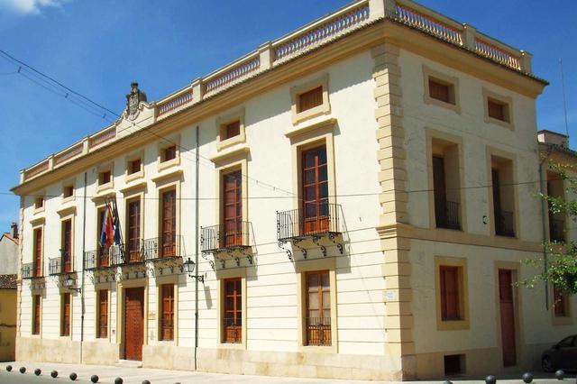 Inhabiliten 7 anys a l'exsecretari d’Aielo per falsejar unes oposicions