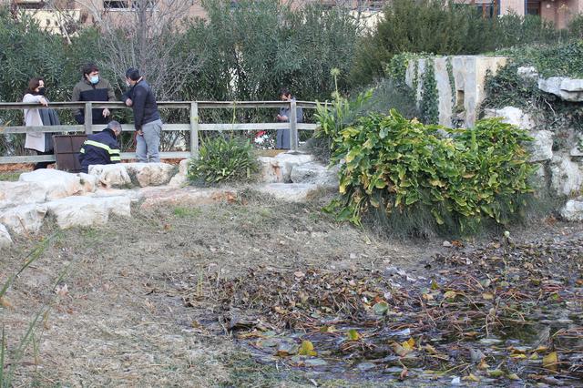Cambian la bomba de agua de Benarrai