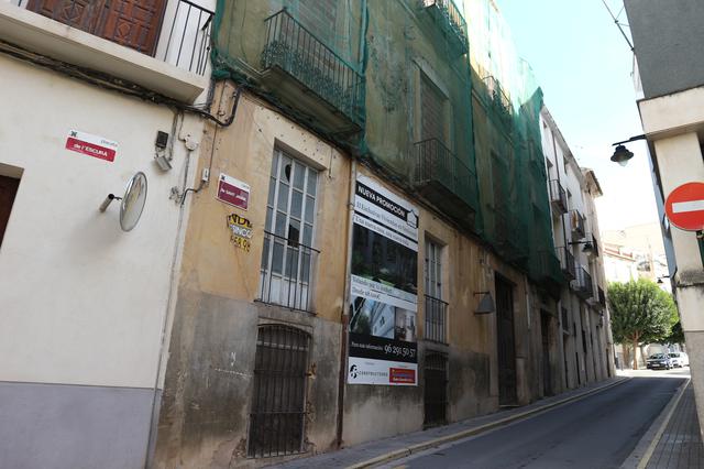 Projecten transformar a dos cases en ruïnes en un edifici de 15 vivendes a Ontinyent