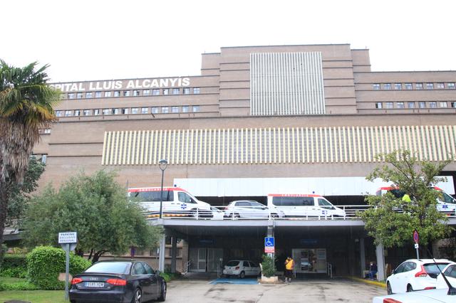 El Hospital Lluís Alcanyís aumenta la presión asistencial con 50 pacientes covid