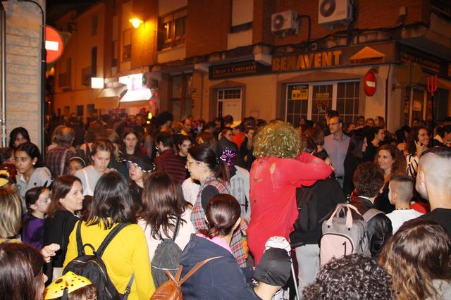 El barri de Poble Nou d'Ontinyent acull un multitudinari 'Rally de la por' 