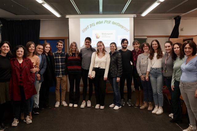 Auxiliars de conversa de 6 països participen en “Gent del món per Ontinyent” 