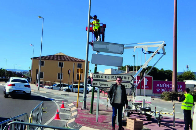 Ontinyent mejora la iluminación de los pasos de peatones en los polígonos