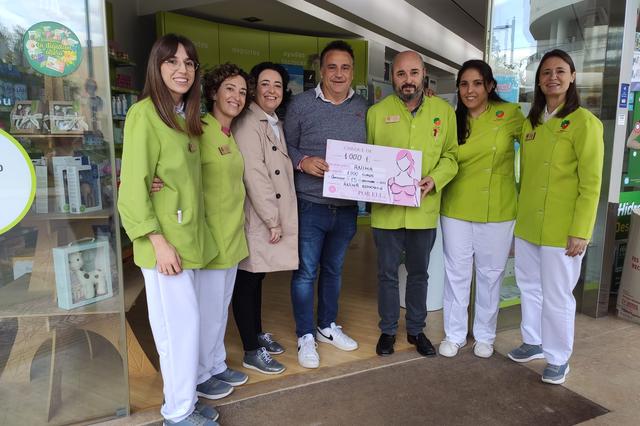 Farmacia José Iborra entrega 1.000 euros a ANIMA