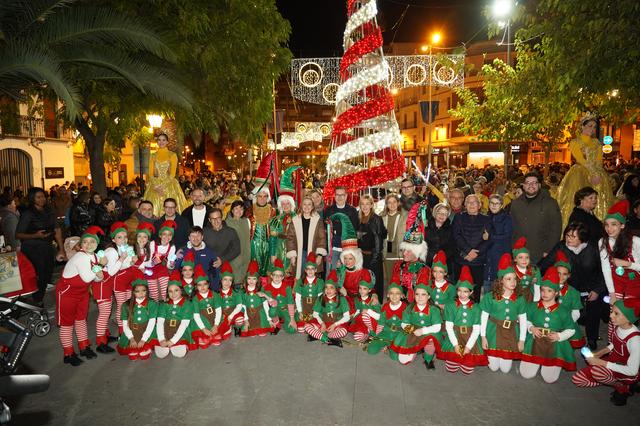 Ontinyent encén l'arbre de Nadal