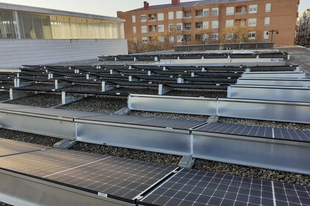 Ontinyent ahorrará 100.000€ en 25 años con 80 paneles solares en el CIM de San Rafael 