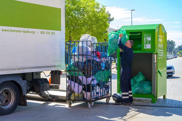 Ontinyent recupera 17'8 toneladas de ropa usada durante 2021