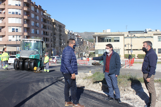 Ontinyent mejora la accesibilidad del parking junto al centro de salud de la avenida Albaida