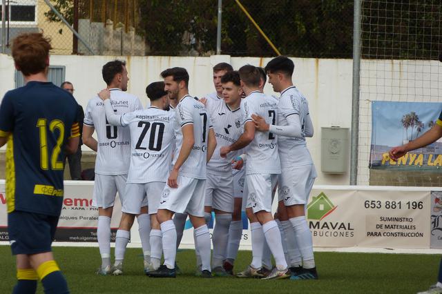 Derbi por todo lo alto en El Clariano
