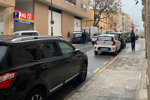 Persecución de película por la calle Pintor Segrelles de Ontinyent 