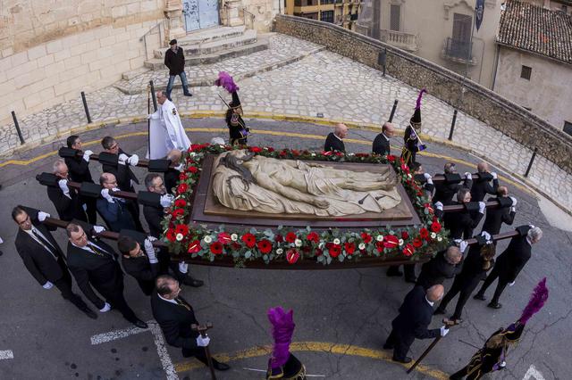La presentación del cartel anunciador arranca los actos de la Semana Santa de Ontinyent