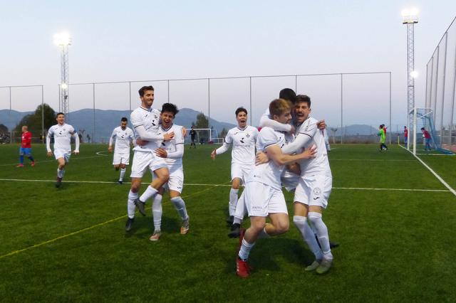 L'Ontinyent 1931 rep al Sueca mirant al liderat