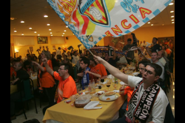 La Penya Valencianista d'Ontinyent prepara un sopar per a la Copa del Rei