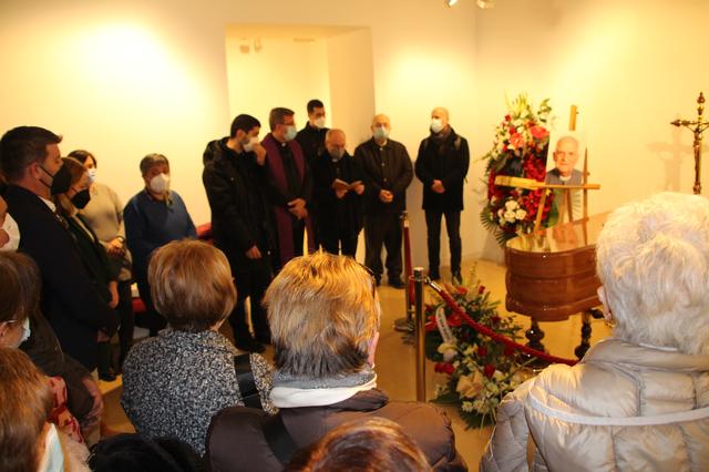Multitudinaria despedida a Luis Espí