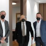 Caixa Ontinyent rep la visita de Carlos San Juan