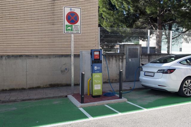 Bocairent estrena un tercer punt de recàrrega per a vehicles elèctrics