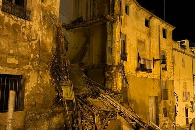 S'enfonsa una casa del carrer Roses d'Ontinyent