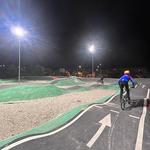 El Pumptrack d'Ontinyent estrena el nou sistema d’enllumenat intel·ligent 
